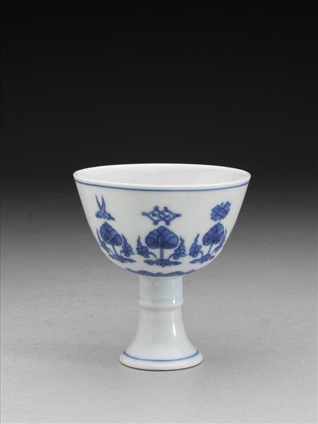 青花八寶番蓮紋高足杯