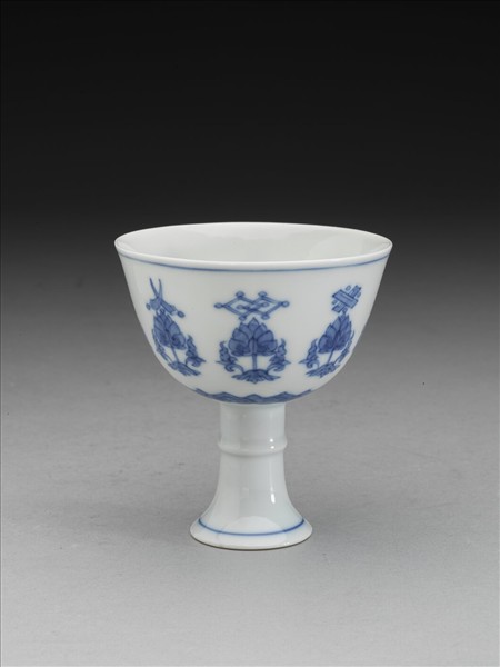 青花八寶番蓮紋高足杯