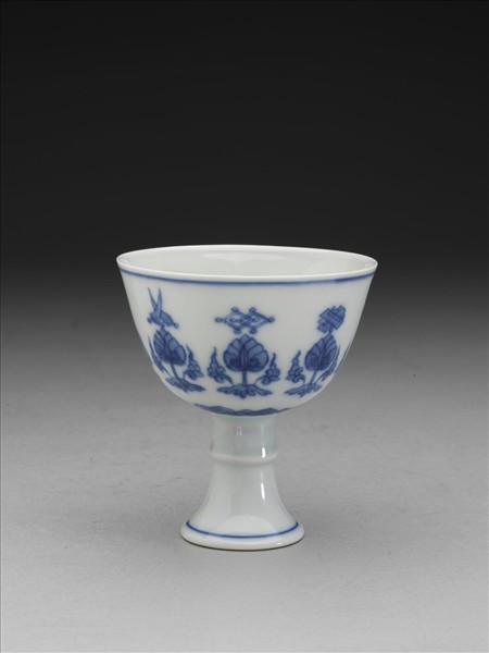 青花八寶番蓮紋高足杯