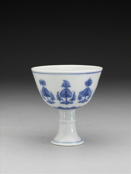 青花八寶番蓮紋高足杯