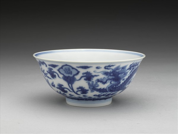 青花福壽龍紋碗