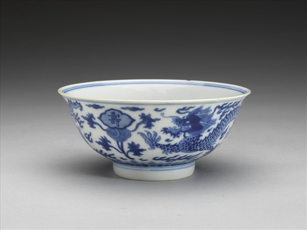 青花福壽龍紋碗