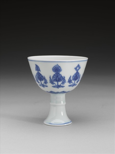 青花八寶番蓮紋高足杯