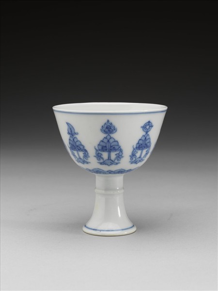 青花八寶番蓮紋高足杯