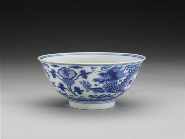 青花福壽龍紋碗