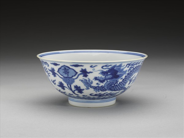 青花福壽龍紋碗