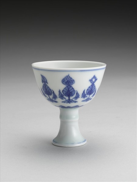 青花八寶番蓮紋高足杯