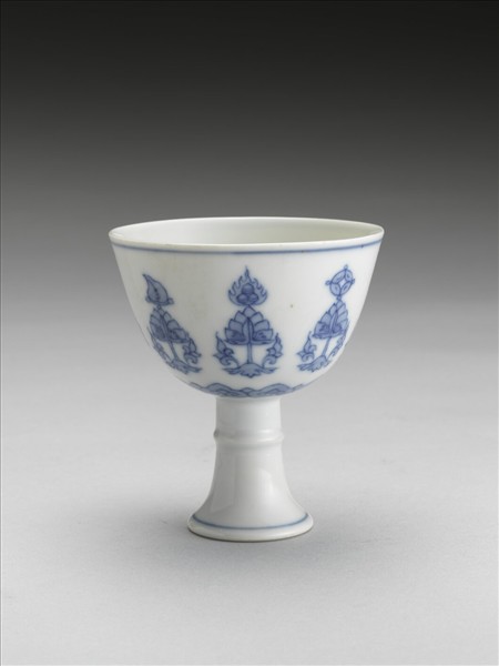 青花八寶番蓮紋高足杯