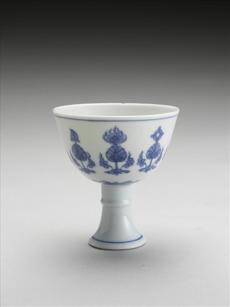 青花八寶番蓮紋高足杯