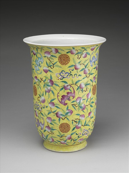 粉彩黃地福壽花盆