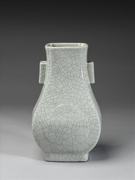 青瓷杏葉貫耳瓶