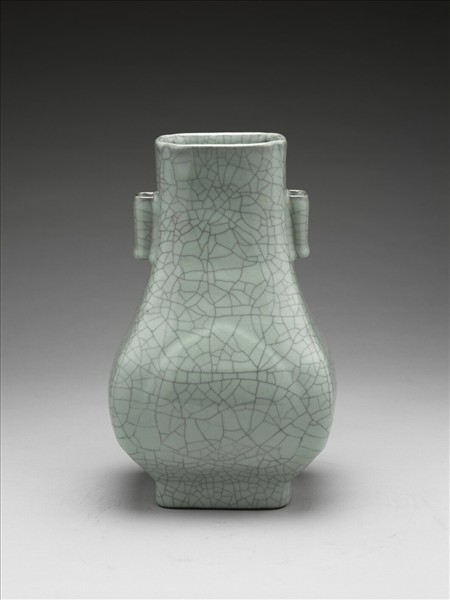 青瓷杏葉貫耳瓶