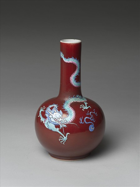 粉彩霽紅地龍紋瓶