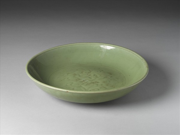 龍泉窯 青瓷蓮花紋盤