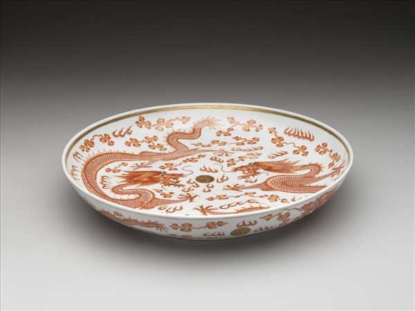 描紅雙龍戲珠紋盤