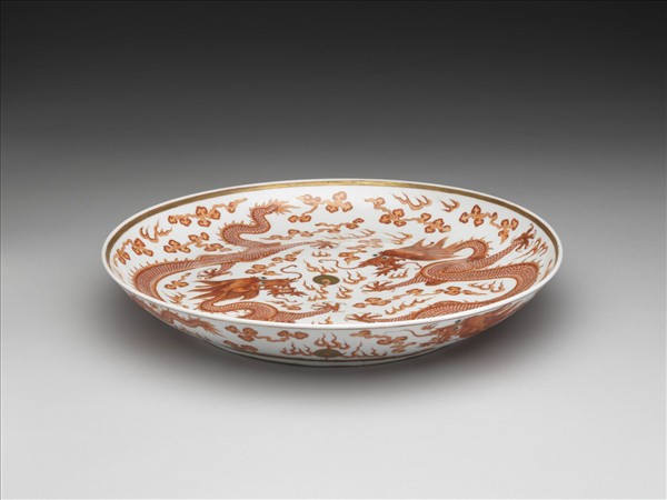 描紅雙龍戲珠紋盤