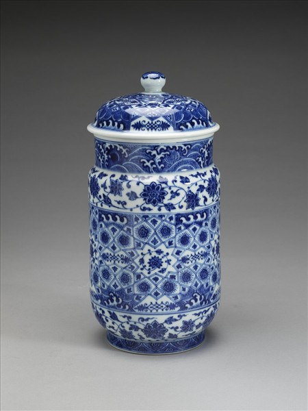 青花波濤番蓮紋蓋罐