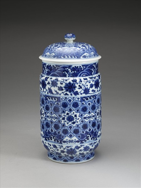 青花波濤番蓮紋蓋罐