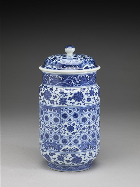 青花波濤番蓮紋蓋罐