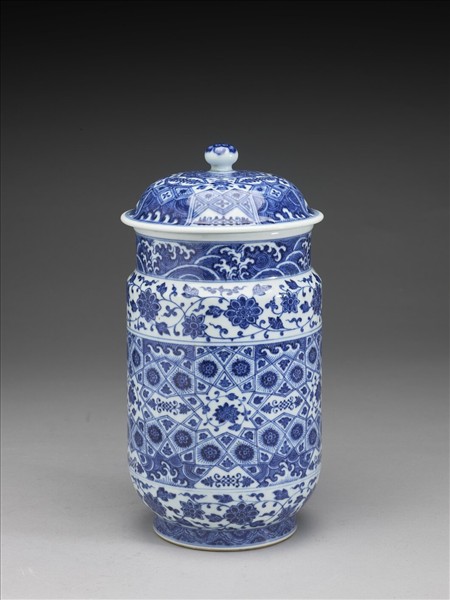青花波濤番蓮紋蓋罐