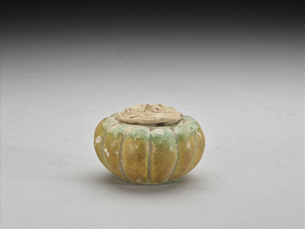 黃綠彩瓜式蓋罐