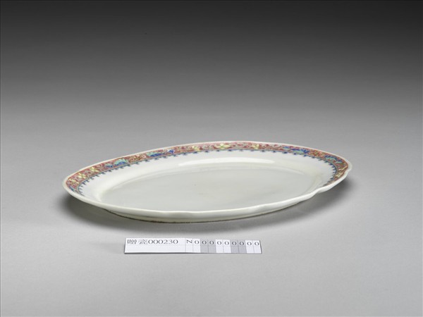 粉彩花卉紋橢圓盤