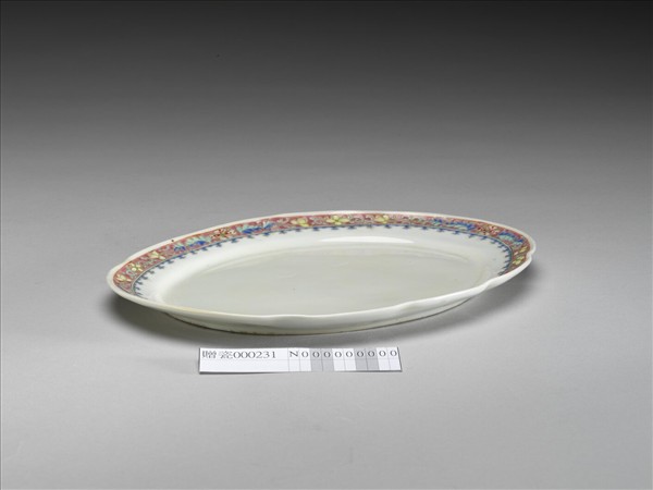 粉彩花卉紋橢圓盤
