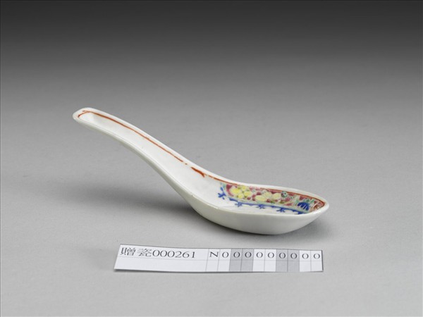粉彩花卉紋匙