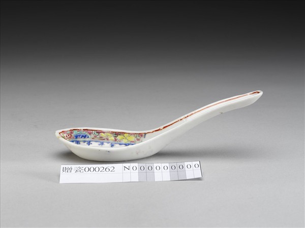 粉彩花卉紋匙