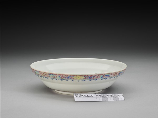 粉彩花卉紋盤