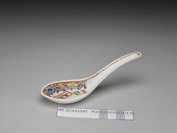 粉彩花卉紋匙