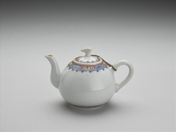 粉彩花卉紋滷壺