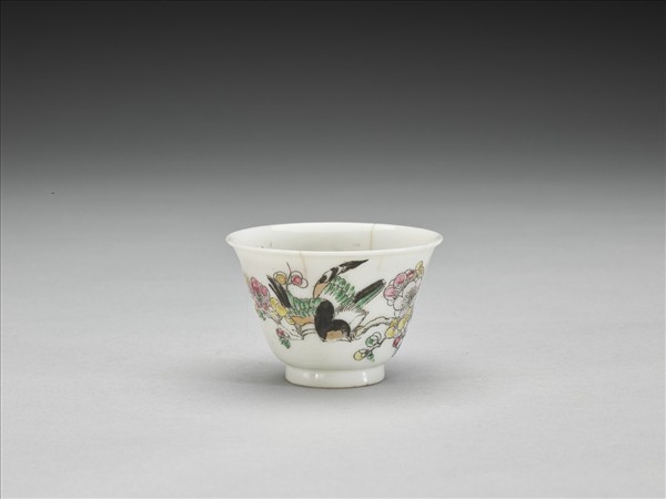 粉彩花鳥紋杯