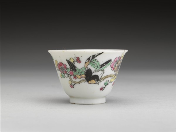 粉彩花鳥紋杯
