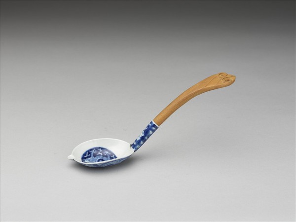 木柄青花龍紋匙