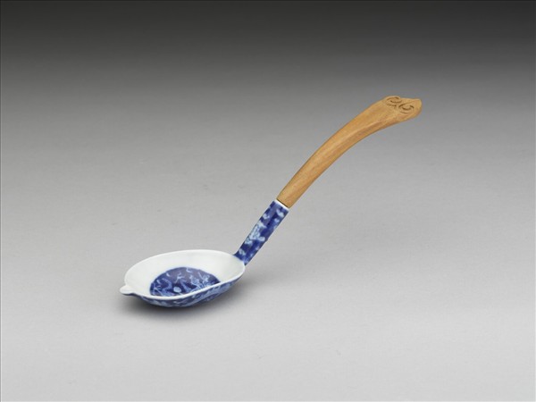 木柄青花龍紋匙