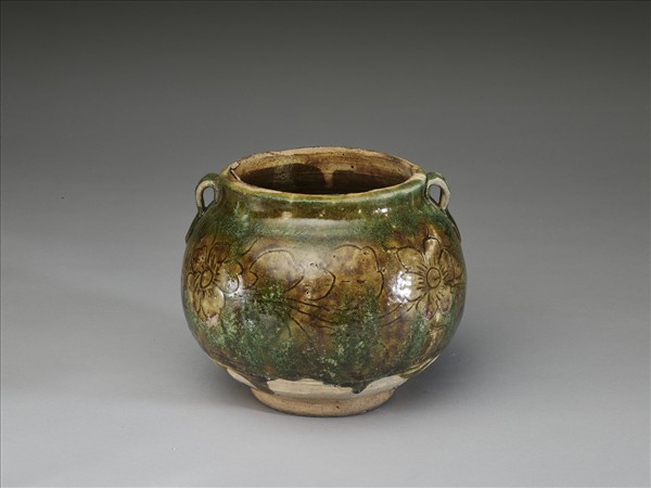 三彩雙耳刻花花卉紋罐