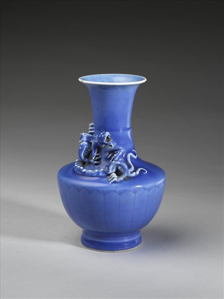 天青蟠龍瓶