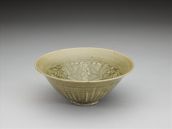 耀州窯 青瓷花卉紋碗