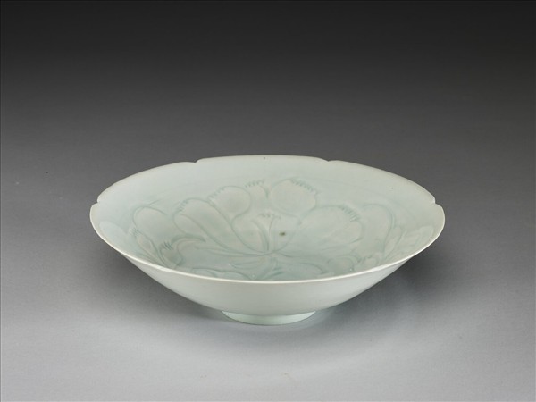 景德鎮窯 青白瓷劃花芙蓉紋花口碗