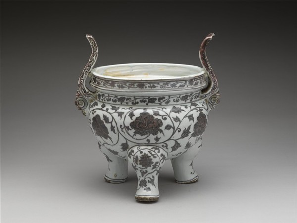 釉裡紅纏枝花卉紋爐