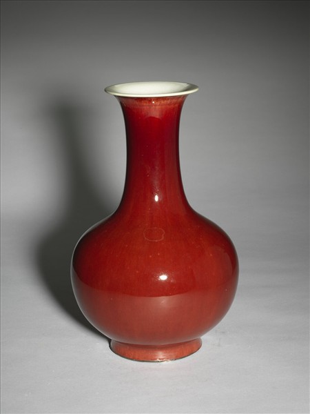 霽紅釉天球瓶