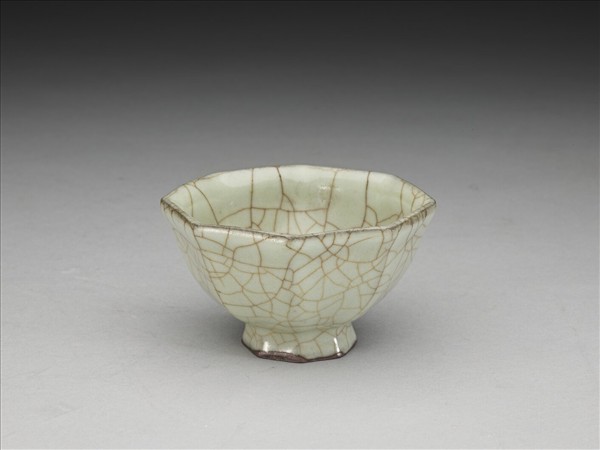 仿官釉八角杯