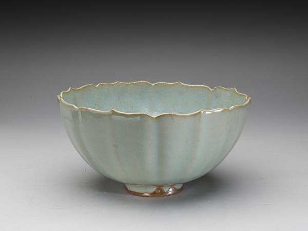 鈞窯 粉青蓮花式碗