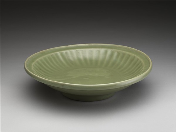 龍泉窯 青瓷菊瓣紋盤