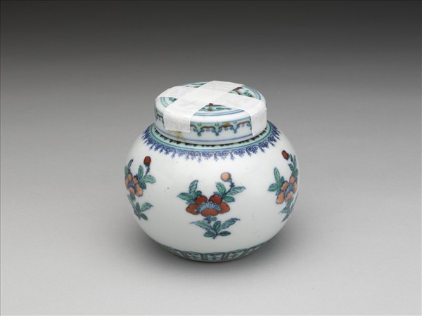 鬥彩花卉蓋罐