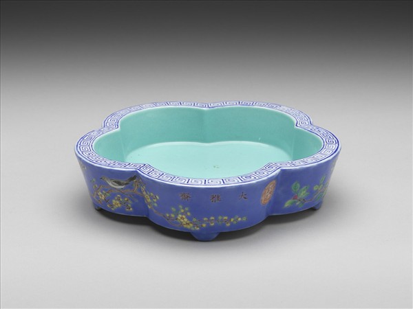 粉彩藍地花鳥紋水仙盆