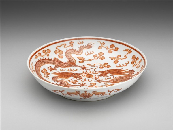 描紅雲龍紋盤