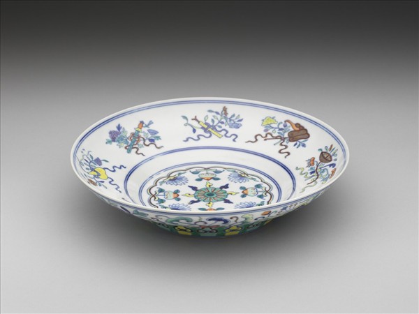 鬥彩暗八仙紋盤