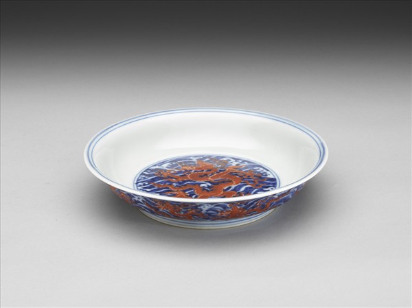 青花紅彩海獸波濤紋盤